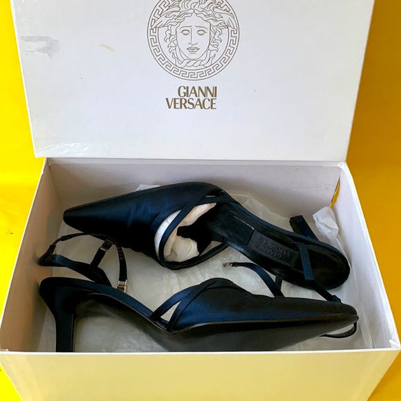 New vintage navy blue Versace satin/leather heels in original box - Picture 9 of 15